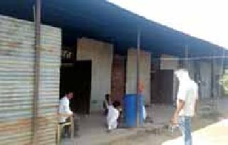 40 family tinplate sheds | ४० कुटुंब टिनपत्र्याच्या शेडमध्ये