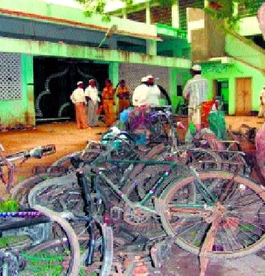 Malegaon blast; Eight charge free | मालेगाव स्फोट; आठ आरोपमुक्त