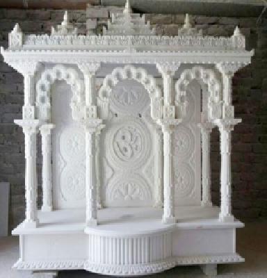 The granite, the marble godowns are liked | ग्रेनाईट, मार्बलच्या देवघरांना पसंती