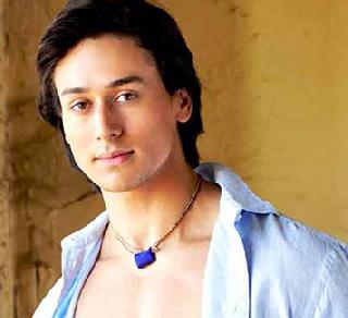 Tiger will work in Pakistani film in the discounts | डिसकाऊंटमध्ये पाकिस्तानी चित्रपटात काम करीन - टायगर Tiger will work in Pakistani film in the discounts | डिसकाऊंटमध्ये पाकिस्तानी चित्रपटात काम करीन - टायगर