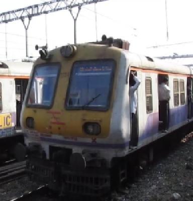 Missed call alert facility for Western Railway passengers | पश्चिम रेल्वेची प्रवाशांसाठी मिस्ड कॉल अलर्ट सुविधा