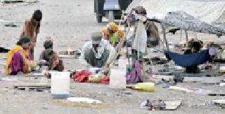 The World on the Open: | उघड्यावरील संसार :