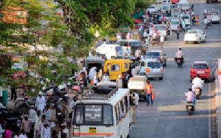 Encroachment of Kali-Pili Private Travels in Panchavati Chowk | पंचवटी चौकात काली-पिली खासगी ट्रॅव्हल्सचे अतिक्रमण