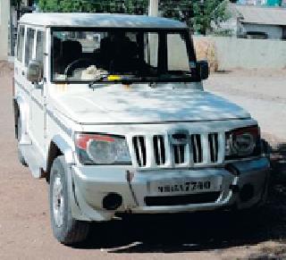 The jeep paddles in the backyard | परतवाड्यात जीपगाडीने उडविला थरकाप