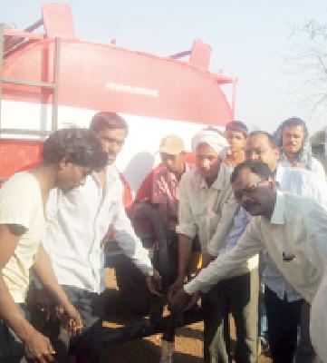 After all, water tankers got water from the people of Janakpur | अखेर जनकापूरवासीयांना मिळाले पाण्याचे टँकर