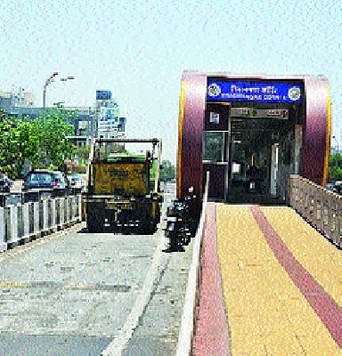 'Bashing' of BRT knee | बीआरटीचे गुडघ्याला ‘बाशिंग’