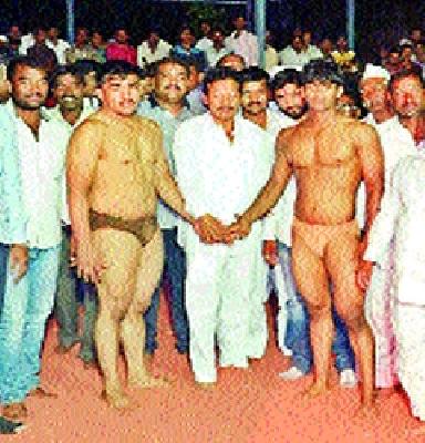 Thunder in the village of Gerade | गराडे गावात कुस्त्यांचा थरार