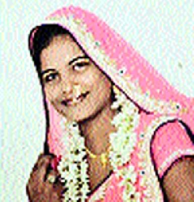 Newborn marriage suicides in New York | न्हावरेत नवविवाहितेची आत्महत्या