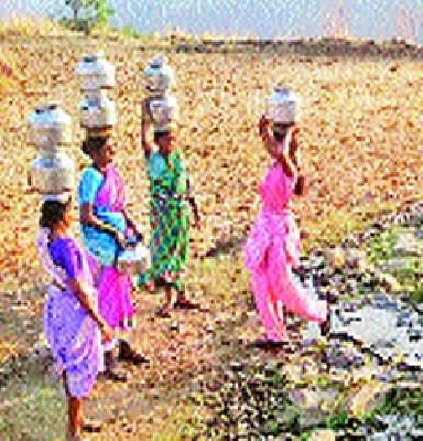 Descriptive water for women of Kati village | आपटी गावच्या महिलांची पाण्यासाठी वणवण