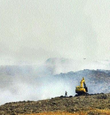 Smashing fire due to brittle fire | भंगारामुळेच धुमसतेय आग