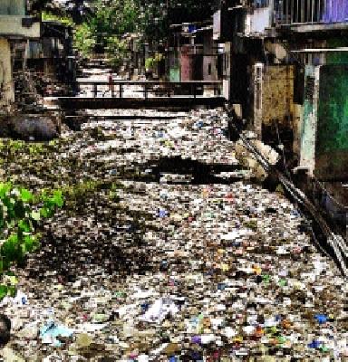 Fear of Dharavi tingling in rainy season | पावसाळ्यात धारावी तुंबण्याची भीती