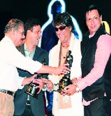 Dada Saheb Phalke Thackeray Distributed Film Awards | दादासाहेब फाळके फिल्म अॅवॉर्ड्सचे थाटात वितरण Dada Saheb Phalke Thackeray Distributed Film Awards | दादासाहेब फाळके फिल्म अॅवॉर्ड्सचे थाटात वितरण