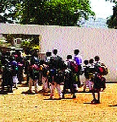 Shot of summer school children | उन्हाळी शाळेचा मुलांना फटका