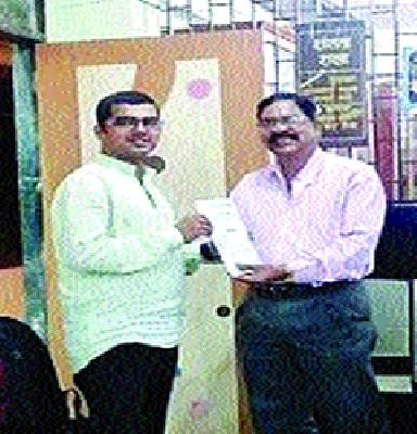 First of all to believe in welfare of welfare in the oratory competition | वक्तृत्व स्पर्धेत कल्याणच्या श्रद्धा वझे प्रथम