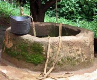 Oh dear! The young excavated 55-feet well for the mother | अरे बापरे ! आईसाठी तरुणाने खोदली 55 फूट विहीर Oh dear! The young excavated 55-feet well for the mother | अरे बापरे ! आईसाठी तरुणाने खोदली 55 फूट विहीर