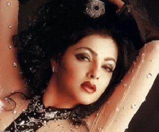 Mamta Kulkarni of Thane police in case of drug smuggling case | अमली पदार्थ तस्करी प्रकरणी ठाणे पोलिसांची ममता कुलकर्णीवर नजर