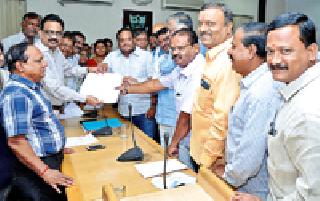 Four candidates for the post of Deputy Mayor | उपमहापौरपदासाठी चार उमेदवार रिंगणात