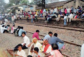 Bus and Railroad HouseFull | बस व रेल्वेगाड्या हाऊसफुल्ल