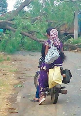 Hurricane and hailstorm | चक्रीवादळ आणि गारपीटीचे थैमान