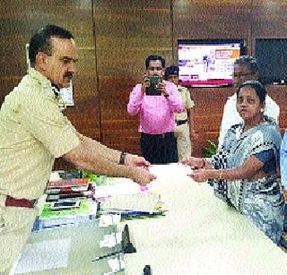 Financial Assistance to the Salunkhe family | साळुंखे कुटुंबीयांना आर्थिक मदत