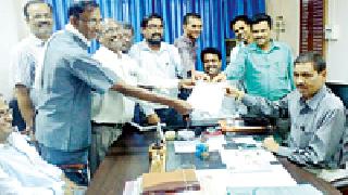 Revenue employees fasting | महसूल कर्मचारी करणार उपोषण Revenue employees fasting | महसूल कर्मचारी करणार उपोषण