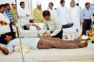 411 people donated blood donation at DesaiGanj | देसाईगंज येथे ४११ जणांनी केले रक्तदान