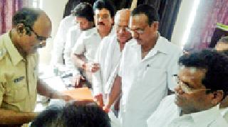 Declare the attacker a runaway | हल्लेखोराला पळपुटा घोषित करा