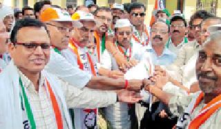 NCP's Front in Goregaon on the demands of farmers | शेतकऱ्यांच्या मागण्यांवर गोरेगावात राष्ट्रवादीचा मोर्चा