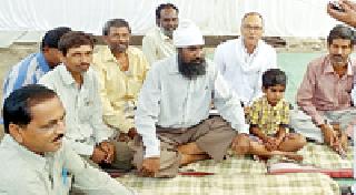 Blind couples on hunger strike | अंध दाम्पत्य बेमुदत उपोषणावर