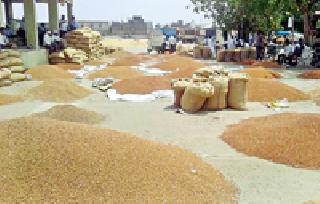 Farmers' night market | शेतकऱ्यांची रात्र बाजारात