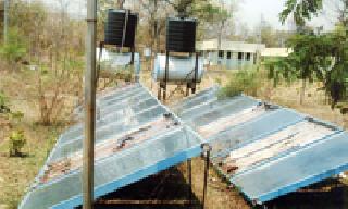 Slices of solar plates fall | सौर प्लेटांचे पडले तुकडे Slices of solar plates fall | सौर प्लेटांचे पडले तुकडे