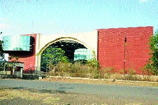 The contractor can not get the hatchery | ठेकेदार न मिळण्याची हॅट्ट्रिक