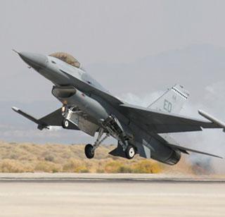 We will buy F-16 aircraft from anywhere, Pakistan has banned the United States | आम्ही एफ-16 विमानं कुठूनही खरेदी करू, पाकिस्ताननं अमेरिकेला ठणकावलं We will buy F-16 aircraft from anywhere, Pakistan has banned the United States | आम्ही एफ-16 विमानं कुठूनही खरेदी करू, पाकिस्ताननं अमेरिकेला ठणकावलं