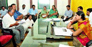 Khambajei between Chumble-Bodke | चुंभळे-बोडके यांच्यात खडाजंगी Khambajei between Chumble-Bodke | चुंभळे-बोडके यांच्यात खडाजंगी