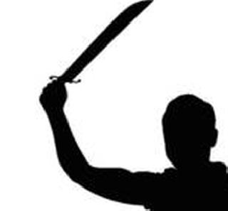 With the sword of the tanker on the water tanker attack | टँकरमध्ये पाणी भरण्यावरुन सभापतीवर तलवारीने हल्ला With the sword of the tanker on the water tanker attack | टँकरमध्ये पाणी भरण्यावरुन सभापतीवर तलवारीने हल्ला