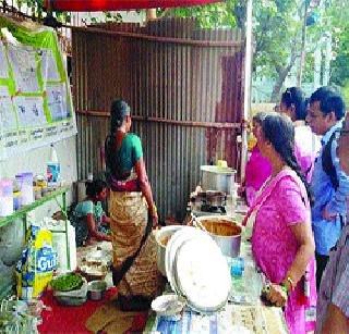 Break the hands of the defectors destroyed by stalls! | दुष्काळग्रस्तांचे स्टॉल हटविणारे हात तोडू! Break the hands of the defectors destroyed by stalls! | दुष्काळग्रस्तांचे स्टॉल हटविणारे हात तोडू!