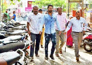 The suspect arrested in the murder case of Makwana was arrested | मकवाना खून प्रकरणातील संशयितास अटक The suspect arrested in the murder case of Makwana was arrested | मकवाना खून प्रकरणातील संशयितास अटक