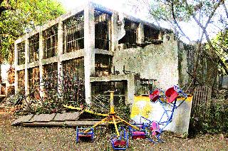 Gardens kamajali; Baby russle | उद्याने कोमेजली; बालके रुसली