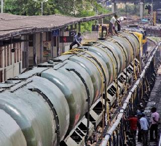 Center does not need urgent water supply - Uttar Pradesh government | केंद्राच्या पाणी एक्स्प्रेसची तूर्तास गरज नाही - उत्तर प्रदेश सरकार Center does not need urgent water supply - Uttar Pradesh government | केंद्राच्या पाणी एक्स्प्रेसची तूर्तास गरज नाही - उत्तर प्रदेश सरकार