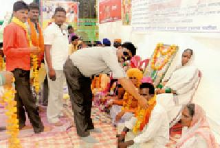 Yumunamaay Devakrishan's fasting on the third day continued | यमुनामाय देवकरीन यांचे तिसऱ्याही दिवशी उपोषण सुरूच