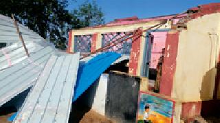 Aheri taluka bus hit the storm | अहेरी तालुक्याला बसला वादळाचा तडाखा