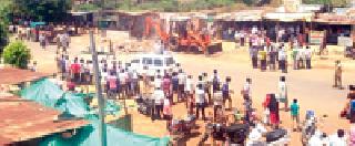 Encroachment was removed from the police constable | पोलीस बंदोबस्तात अतिक्रमण हटविले Encroachment was removed from the police constable | पोलीस बंदोबस्तात अतिक्रमण हटविले