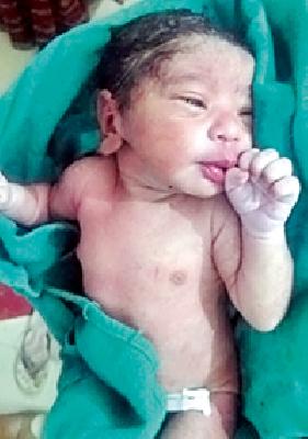 Dismissing the child in the trash will be sent to Amravati | कचऱ्यात फेकलेल्या बालिकेची अमरावतीला रवानगी Dismissing the child in the trash will be sent to Amravati | कचऱ्यात फेकलेल्या बालिकेची अमरावतीला रवानगी