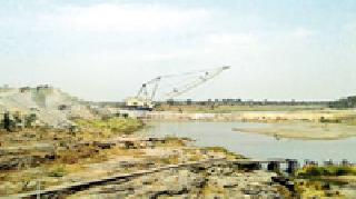 Despite the agitation, 'Drogland' sailed to Mungooli | आंदोलनाला न जुमानता ‘ड्रगलँड’ मुंगोलीकडे रवाना Despite the agitation, 'Drogland' sailed to Mungooli | आंदोलनाला न जुमानता ‘ड्रगलँड’ मुंगोलीकडे रवाना