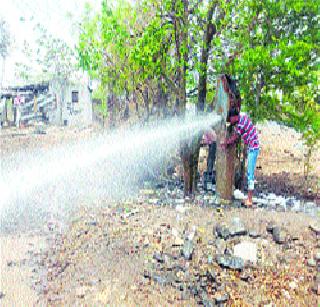 Wasting millions of liters of water in waves | लातुरात लाखो लिटर पाणी वाया