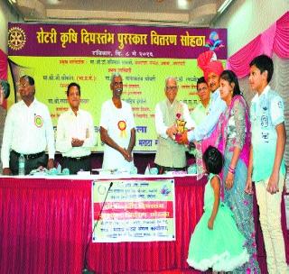 Avinash Savji, the villager resides himself | ग्रामीण भागानेच आपलेपण जपले - अविनाश सावजी