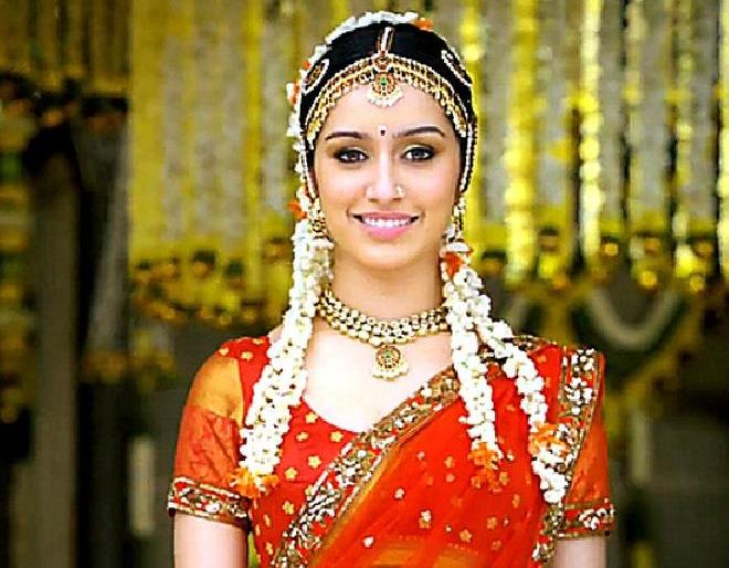 Bollywood actress's country look | बॉलिवूड अभिनेत्रींचा देसी लूक Bollywood actress's country look | बॉलिवूड अभिनेत्रींचा देसी लूक