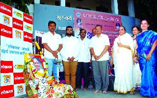 Musical salutation to Mother's beloved skull | आईच्या प्रेमळ दातृत्वाला संगीतमयी सलाम