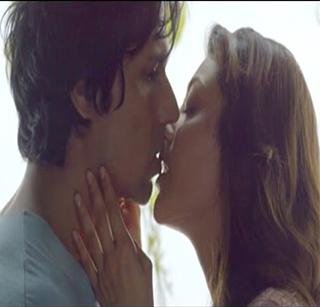 Kajal's Samitwina Kissing Seen | काजलच्या संमतीविना किसिंग सीन Kajal's Samitwina Kissing Seen | काजलच्या संमतीविना किसिंग सीन