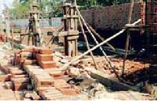 After all, the construction of 'that' business complex was closed | अखेर ‘त्या’ व्यापार संकुलाचे बांधकाम बंद After all, the construction of 'that' business complex was closed | अखेर ‘त्या’ व्यापार संकुलाचे बांधकाम बंद